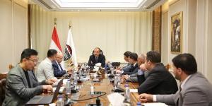 العالمي : شيمي: انفتاح كامل على الشراكة مع القطاع الخاص في توطين صناعة الغزل والنسيج fxcc.ae