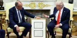 العالمي : شهادة ميلاد جد ترامب.. شاهد سر هدية المستشار الألمانى للرئيس الأمريكى fxcc.ae