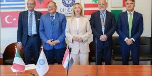 العالمي : "البحوث الزراعية" و "سيام باري" يوقعان مذكرة تفاهم لتعزيز التعاون البحثي fxcc.ae