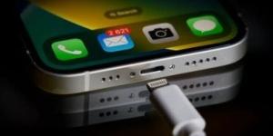 العالمي : شحن iPhone 17 يأتى ببطارية استثنائية بعد تحديث آبل الأخير لـ  MagSaf fxcc.ae