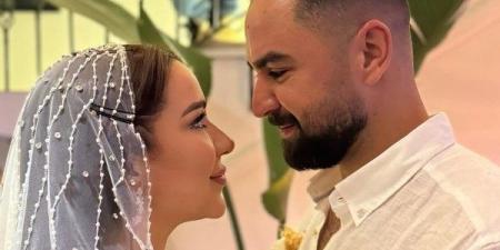 العالمي : أسما شريف منير : أخترت زوج قريب من ربنا  l صور جديدة من حفل الزفاف fxcc.ae
