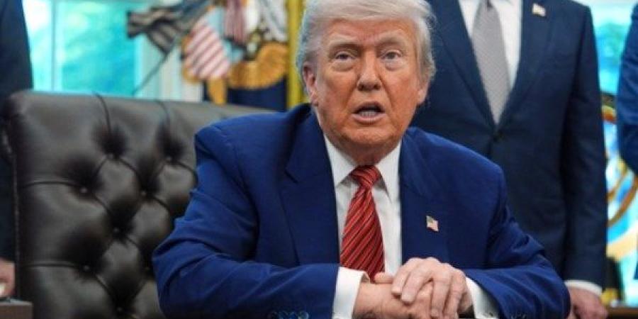 العالمي : ترامب يفرض حظر جديد على دخول مواطني 12 دولة | تقرير fxcc.ae