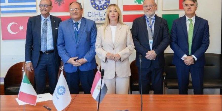 العالمي : "البحوث الزراعية" و "سيام باري" يوقعان مذكرة تفاهم لتعزيز التعاون البحثي fxcc.ae